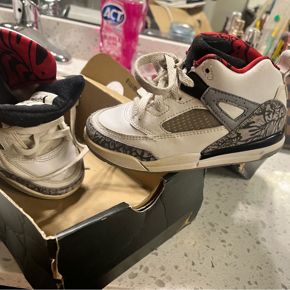 Size 9 boy Jordan